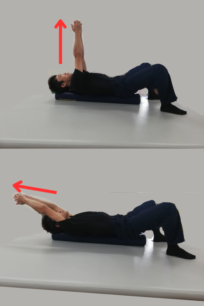 ストレッチポールで手を挙げる図